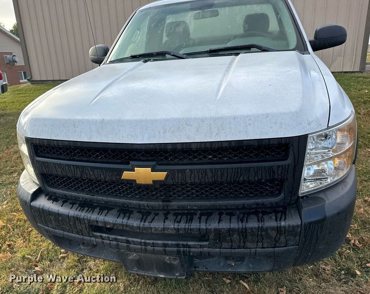 image for item EN2500 2013 Chevrolet  Silverado 1500 pickup truck