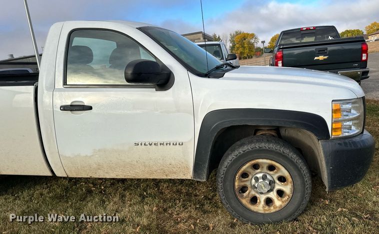 image for item EN2500 2013 Chevrolet  Silverado 1500 pickup truck