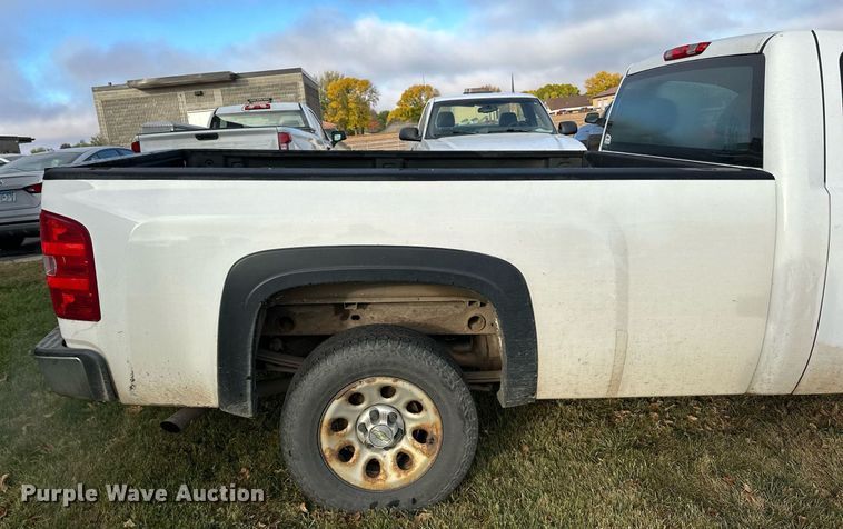 image for item EN2500 2013 Chevrolet  Silverado 1500 pickup truck