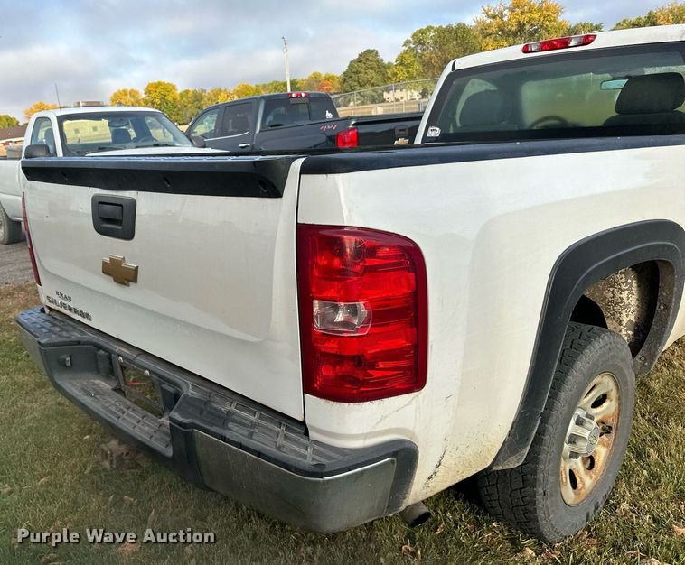 image for item EN2500 2013 Chevrolet  Silverado 1500 pickup truck