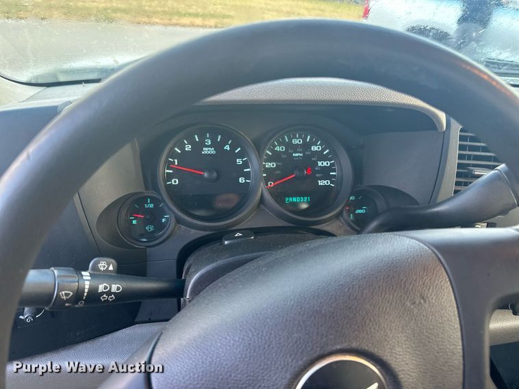 image for item EN2500 2013 Chevrolet  Silverado 1500 pickup truck