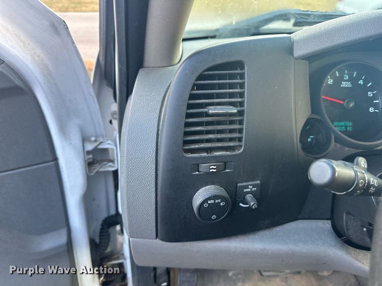 image for item EN2500 2013 Chevrolet  Silverado 1500 pickup truck