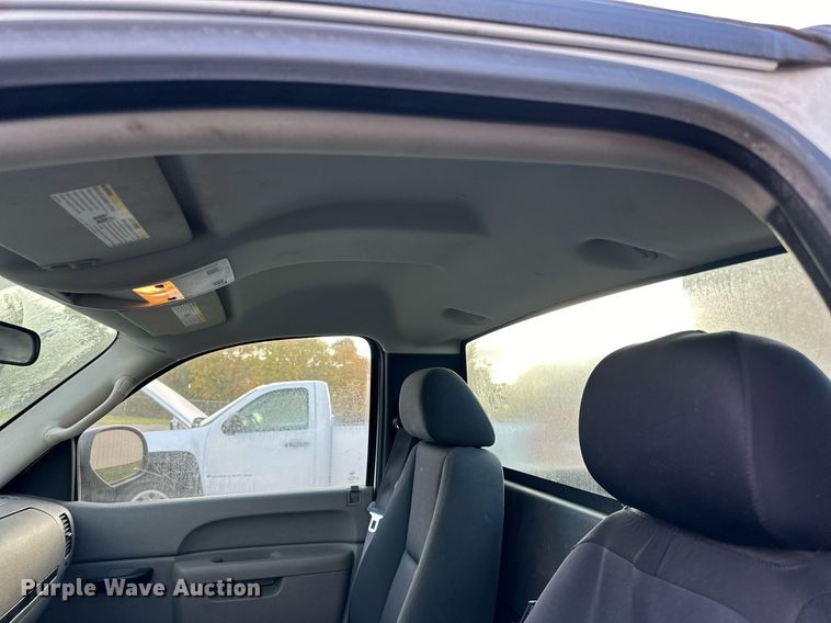 image for item EN2500 2013 Chevrolet  Silverado 1500 pickup truck