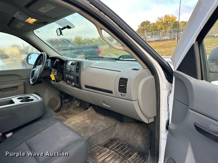 image for item EN2500 2013 Chevrolet  Silverado 1500 pickup truck