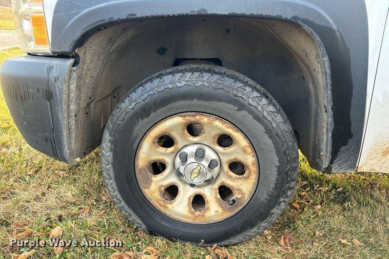 image for item EN2500 2013 Chevrolet  Silverado 1500 pickup truck