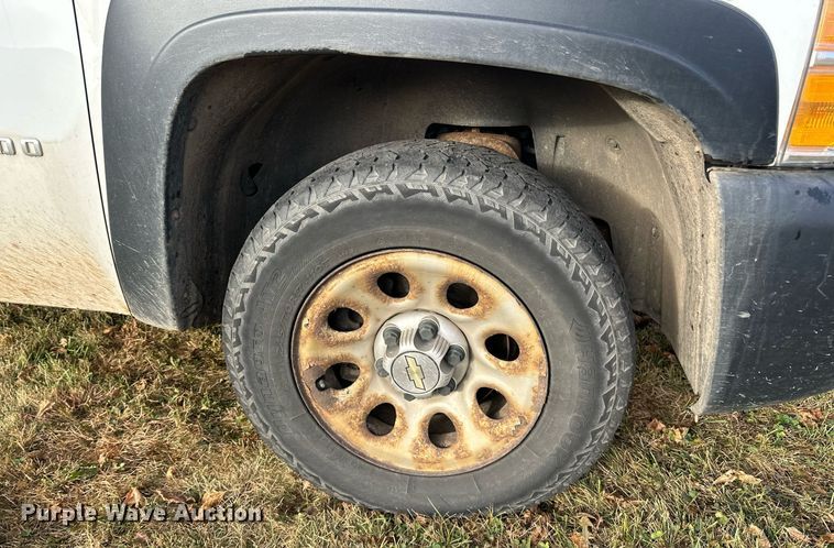 image for item EN2500 2013 Chevrolet  Silverado 1500 pickup truck