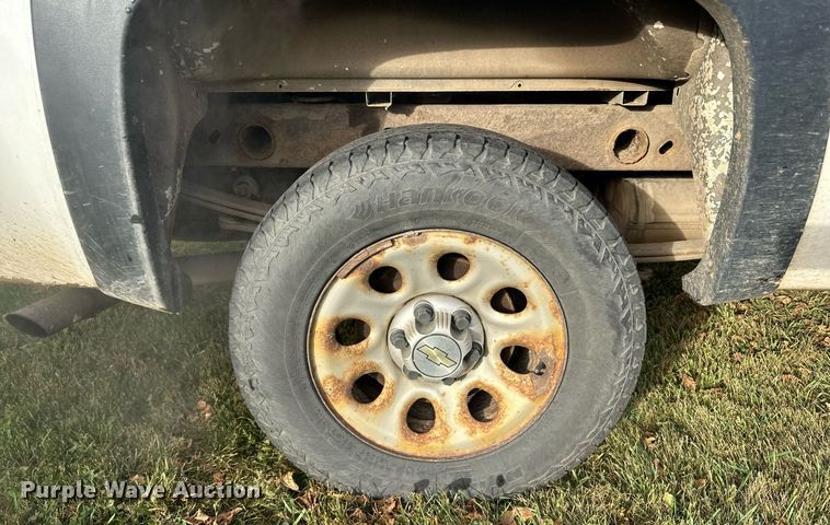 image for item EN2500 2013 Chevrolet  Silverado 1500 pickup truck