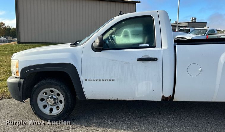 image for item EN2501 2009 Chevrolet  Silverado 1500 pickup truck