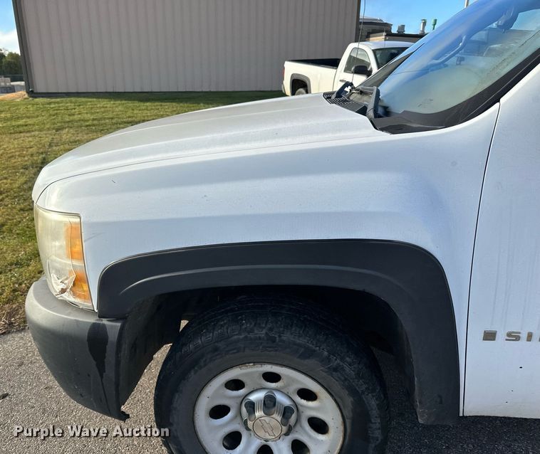 image for item EN2501 2009 Chevrolet  Silverado 1500 pickup truck