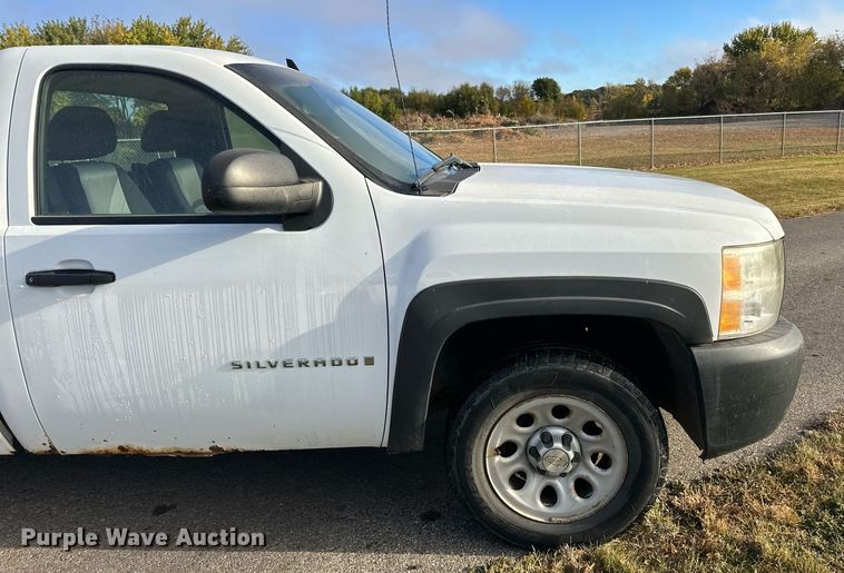 image for item EN2501 2009 Chevrolet  Silverado 1500 pickup truck