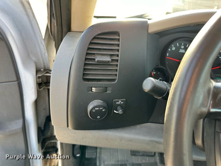 image for item EN2501 2009 Chevrolet  Silverado 1500 pickup truck