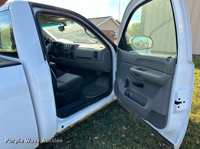 image for item EN2501 2009 Chevrolet  Silverado 1500 pickup truck