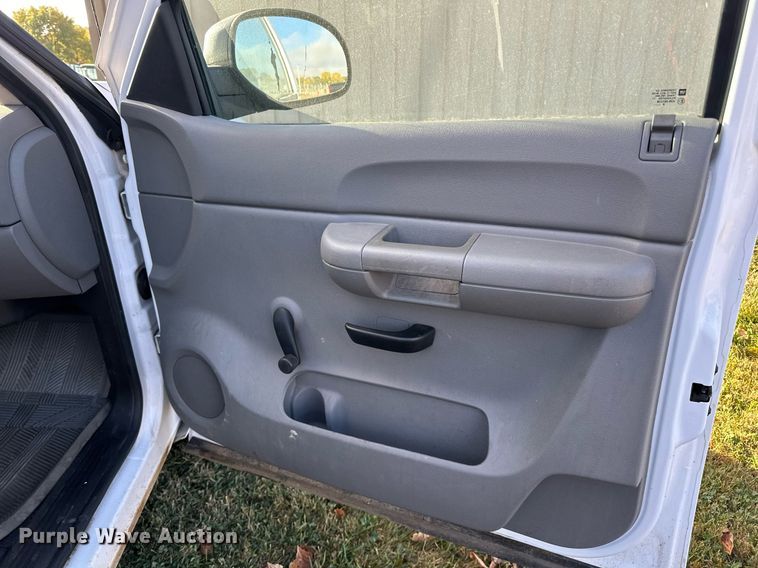 image for item EN2501 2009 Chevrolet  Silverado 1500 pickup truck