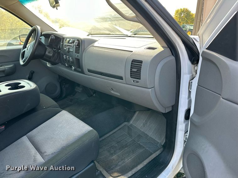 image for item EN2501 2009 Chevrolet  Silverado 1500 pickup truck