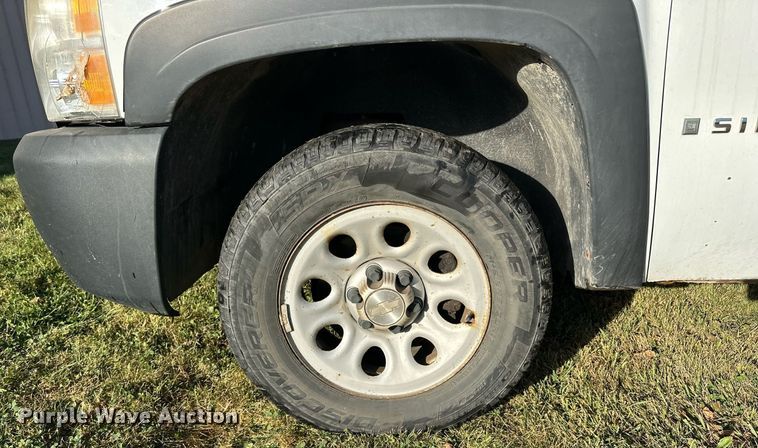 image for item EN2501 2009 Chevrolet  Silverado 1500 pickup truck