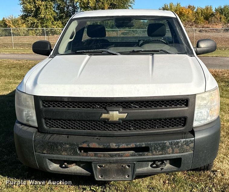 image for item EN2502 2011 Chevrolet  Silverado 1500 pickup truck