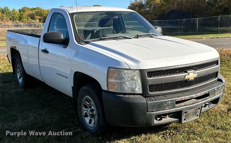 image for item EN2502 2011 Chevrolet  Silverado 1500 pickup truck