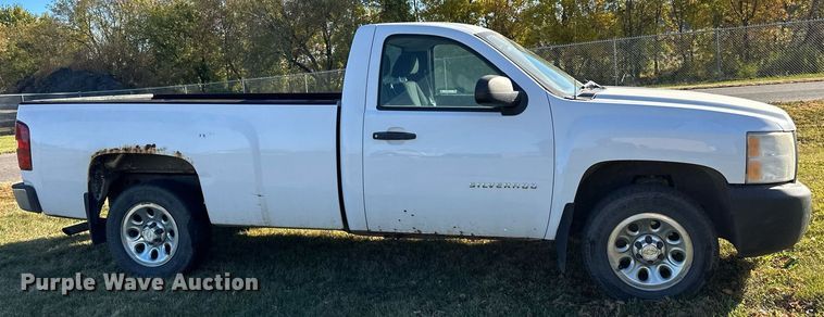 image for item EN2502 2011 Chevrolet  Silverado 1500 pickup truck