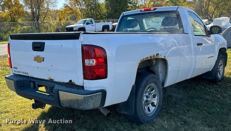 image for item EN2502 2011 Chevrolet  Silverado 1500 pickup truck