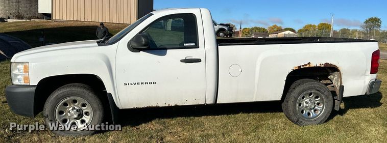 image for item EN2502 2011 Chevrolet  Silverado 1500 pickup truck