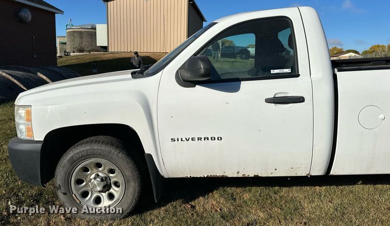 image for item EN2502 2011 Chevrolet  Silverado 1500 pickup truck