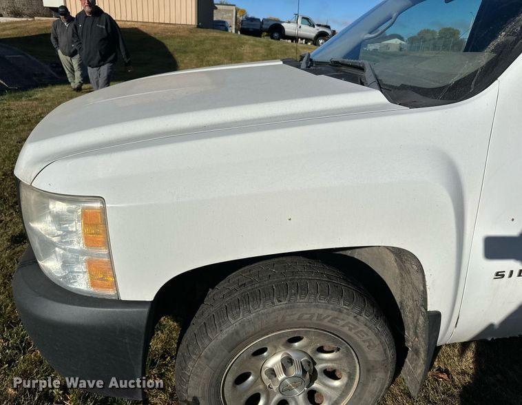 image for item EN2502 2011 Chevrolet  Silverado 1500 pickup truck