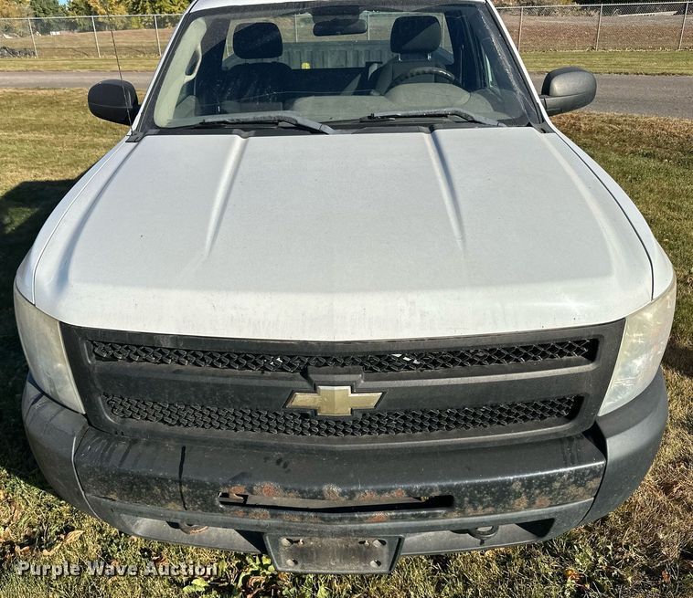 image for item EN2502 2011 Chevrolet  Silverado 1500 pickup truck