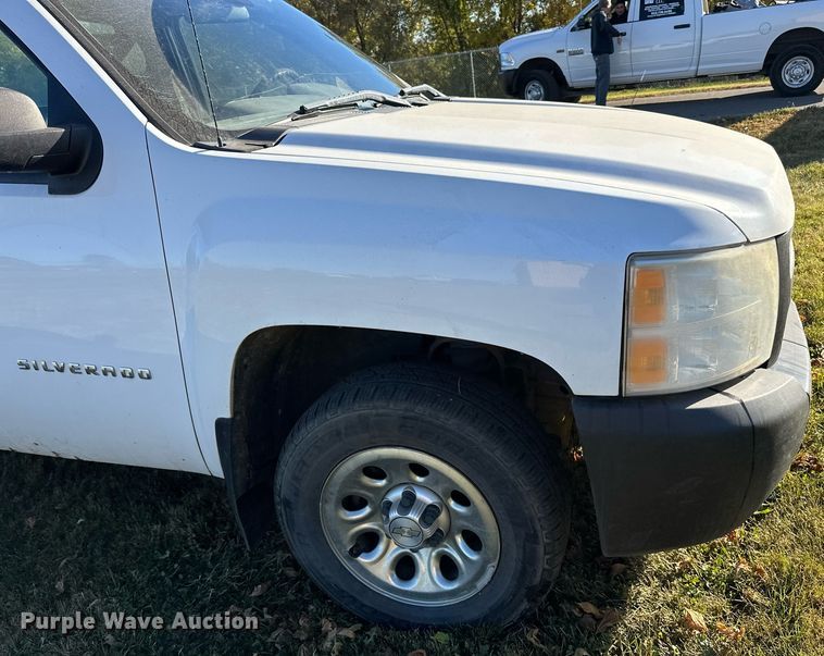 image for item EN2502 2011 Chevrolet  Silverado 1500 pickup truck