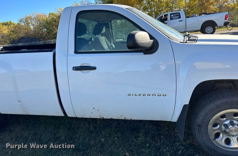 image for item EN2502 2011 Chevrolet  Silverado 1500 pickup truck