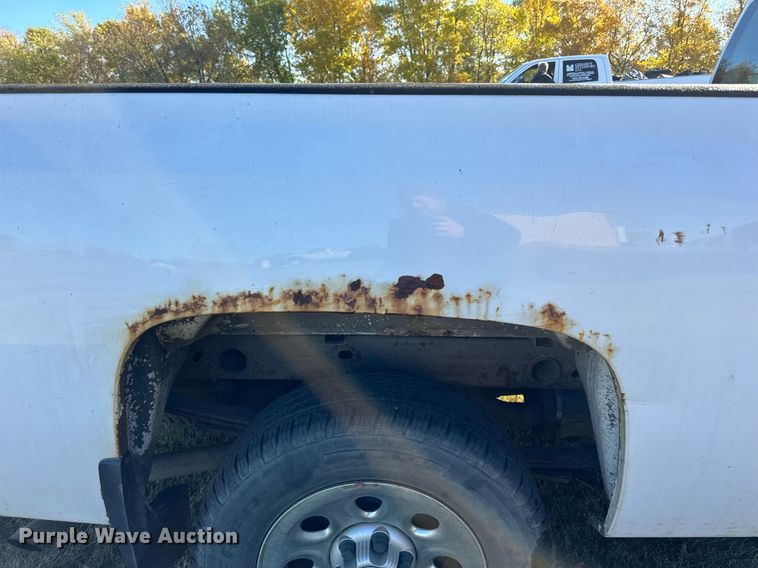 image for item EN2502 2011 Chevrolet  Silverado 1500 pickup truck