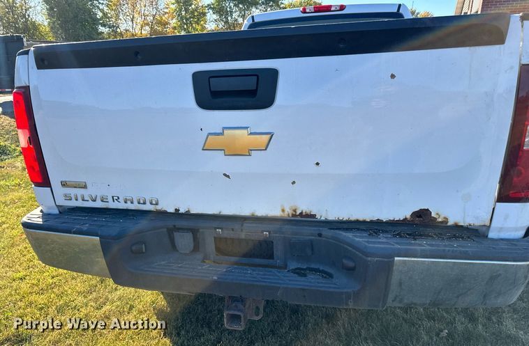 image for item EN2502 2011 Chevrolet  Silverado 1500 pickup truck