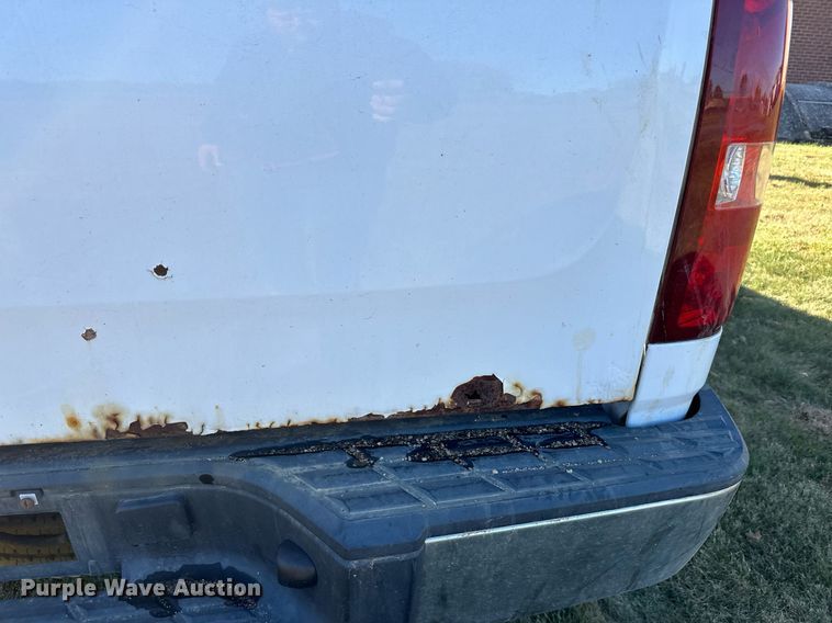 image for item EN2502 2011 Chevrolet  Silverado 1500 pickup truck