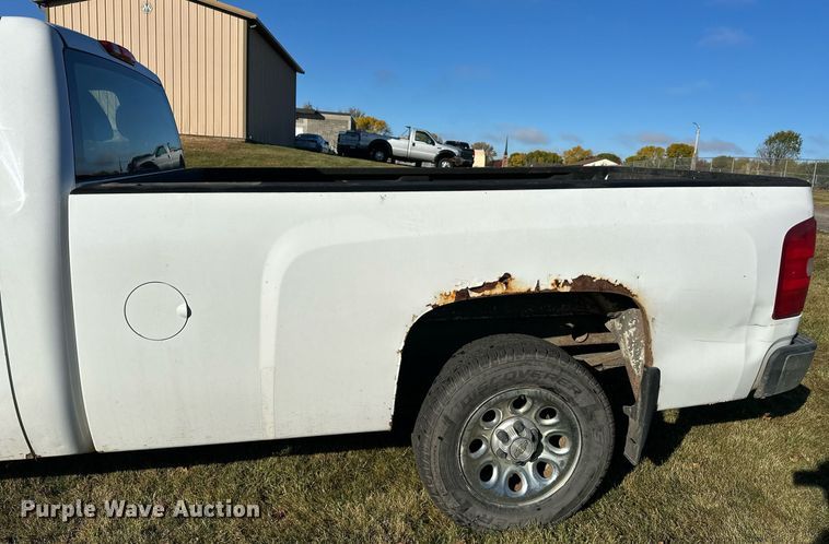 image for item EN2502 2011 Chevrolet  Silverado 1500 pickup truck