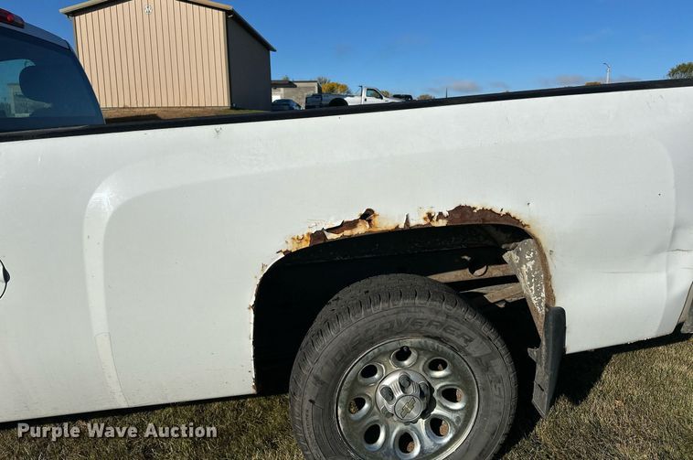 image for item EN2502 2011 Chevrolet  Silverado 1500 pickup truck