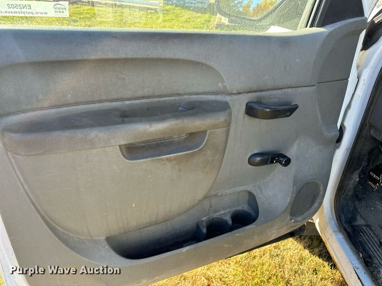 image for item EN2502 2011 Chevrolet  Silverado 1500 pickup truck