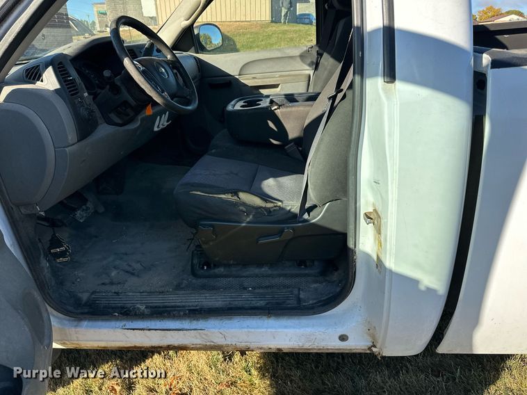 image for item EN2502 2011 Chevrolet  Silverado 1500 pickup truck