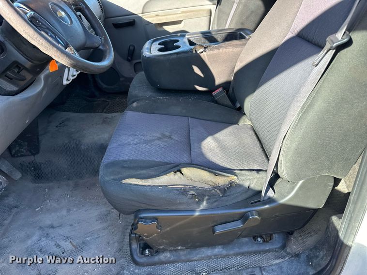 image for item EN2502 2011 Chevrolet  Silverado 1500 pickup truck