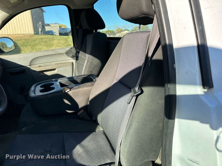 image for item EN2502 2011 Chevrolet  Silverado 1500 pickup truck