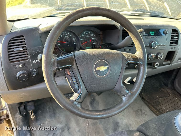 image for item EN2502 2011 Chevrolet  Silverado 1500 pickup truck