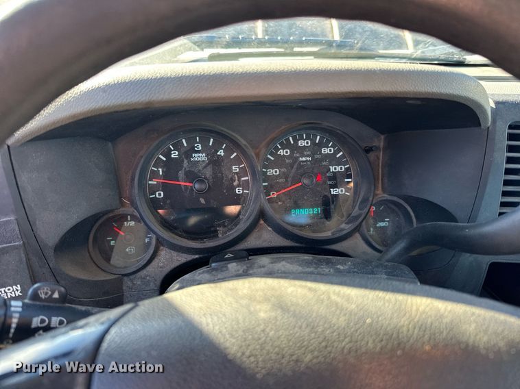 image for item EN2502 2011 Chevrolet  Silverado 1500 pickup truck