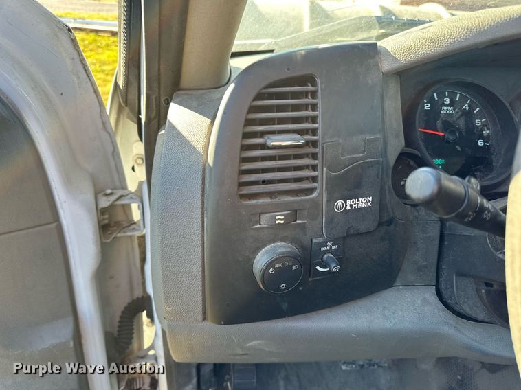 image for item EN2502 2011 Chevrolet  Silverado 1500 pickup truck