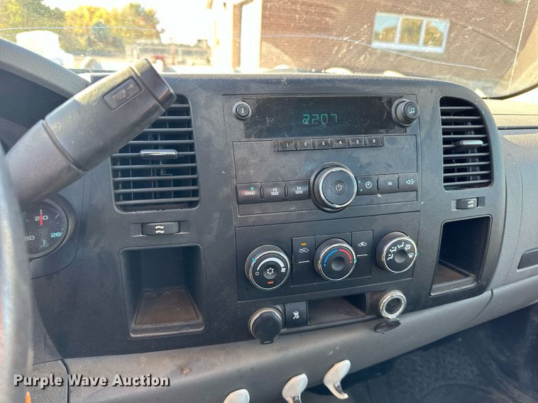 image for item EN2502 2011 Chevrolet  Silverado 1500 pickup truck