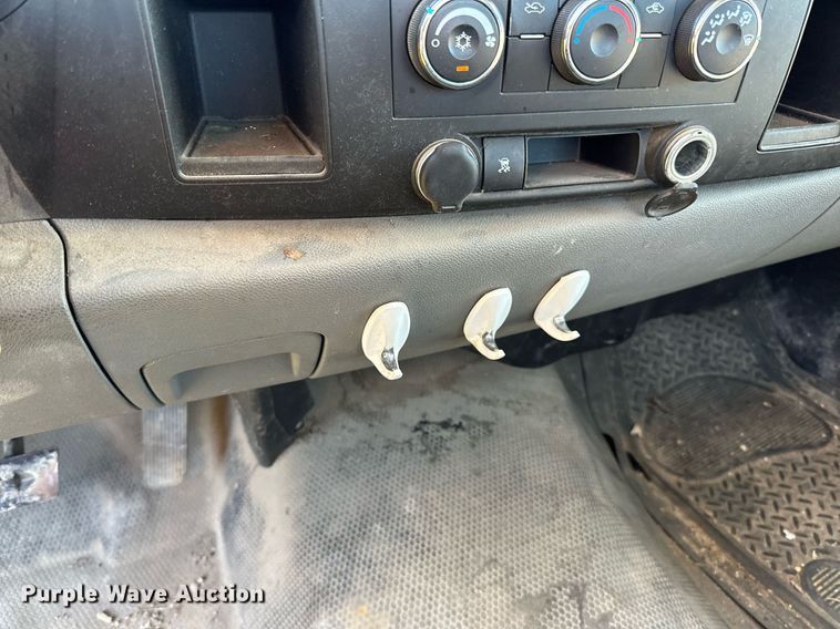 image for item EN2502 2011 Chevrolet  Silverado 1500 pickup truck