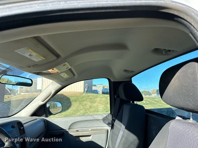 image for item EN2502 2011 Chevrolet  Silverado 1500 pickup truck