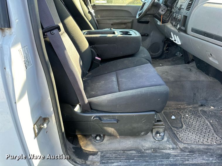 image for item EN2502 2011 Chevrolet  Silverado 1500 pickup truck