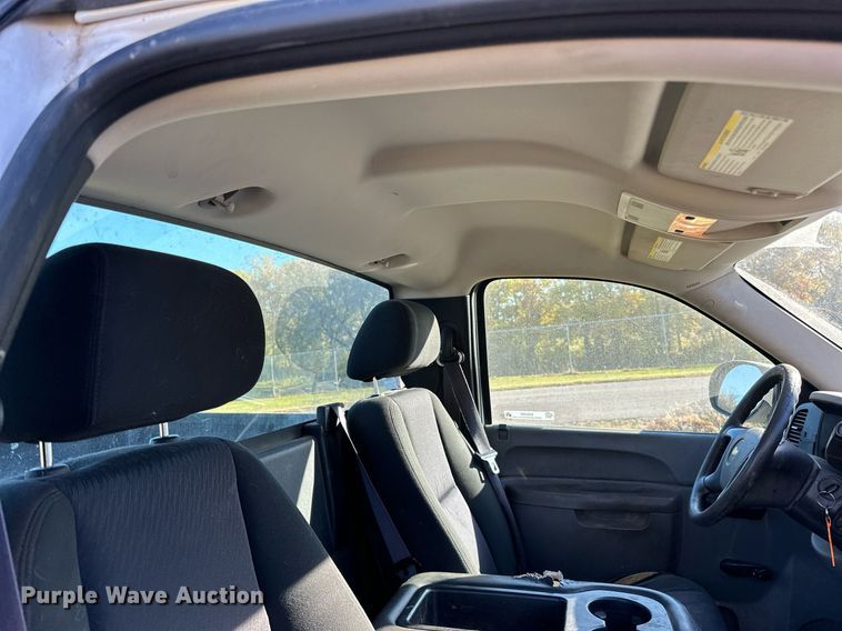 image for item EN2502 2011 Chevrolet  Silverado 1500 pickup truck