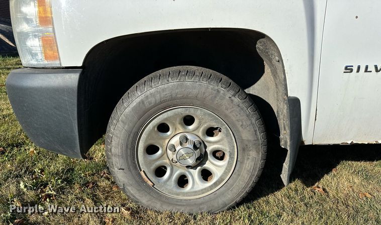 image for item EN2502 2011 Chevrolet  Silverado 1500 pickup truck