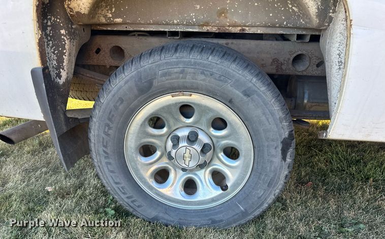 image for item EN2502 2011 Chevrolet  Silverado 1500 pickup truck