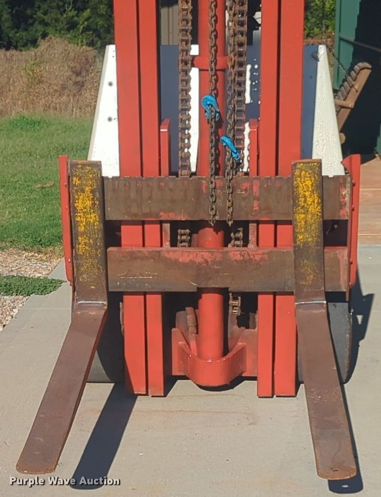 image for item EQ2009 Datsun forklift