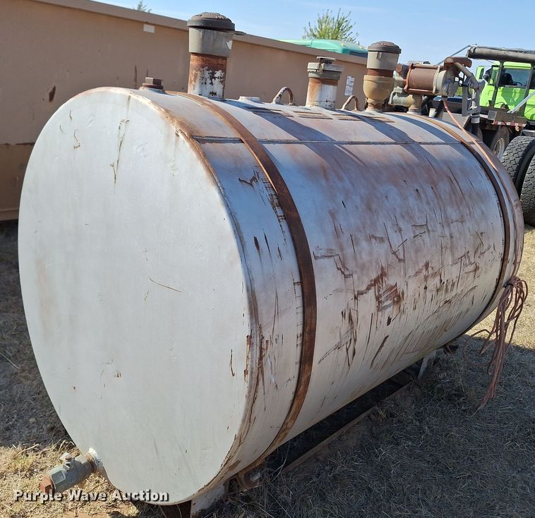 image for item EQ2326 Fuel tank 